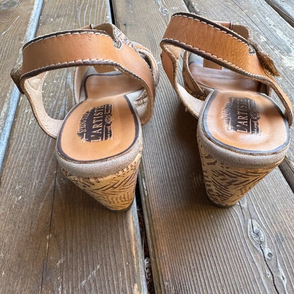 Like New L'Artiste Nicolasa Comfort High Wedge Sandal in Women's 40/US 9 - Picture 10 of 13